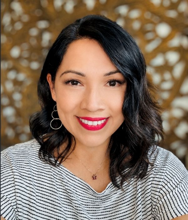 Lisa Lazo Foresman head shot for home page of Inner Star Wisdom in Dallas, TX